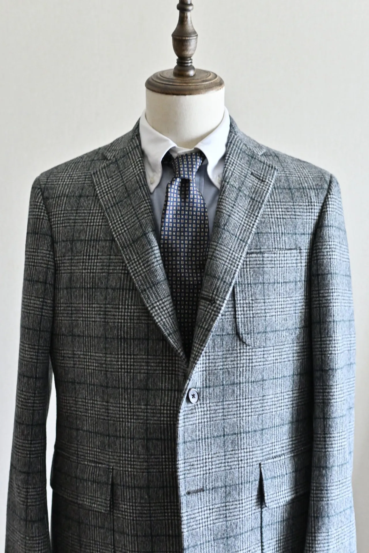 グレンチェックと小紋柄ネクタイ